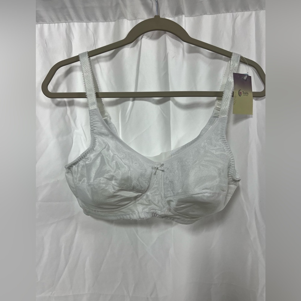 Trulife Breastcare white masectomy bra style 190 Irene size 38A